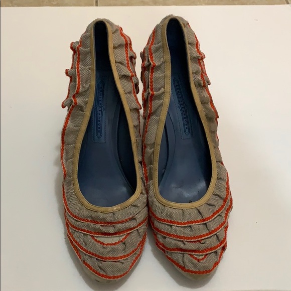 Ruffled wedges - Picture 2 of 4